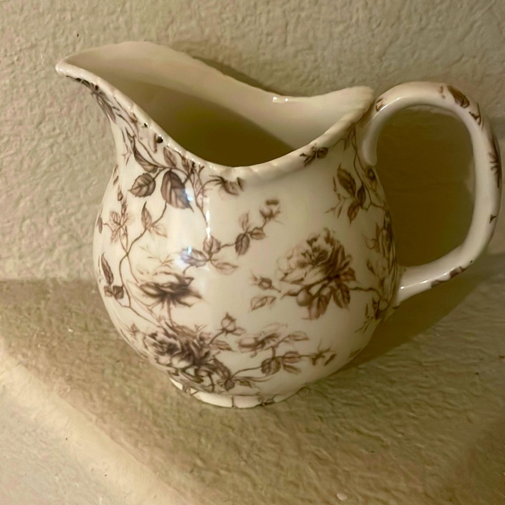 I. Godinger & Co Pitcher Brown Rambling Rose Vintage
